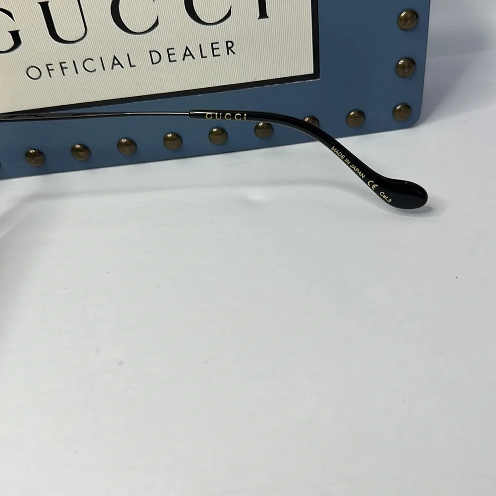 Authentic Gucci super light, stylish and bold design. The latest Gucci GG0908s